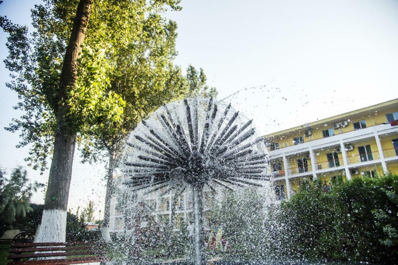 Hotel Central Mamaia Exterior photo